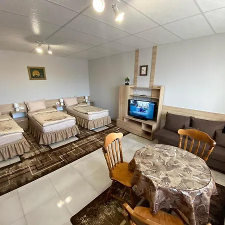 Emiza Apartament *