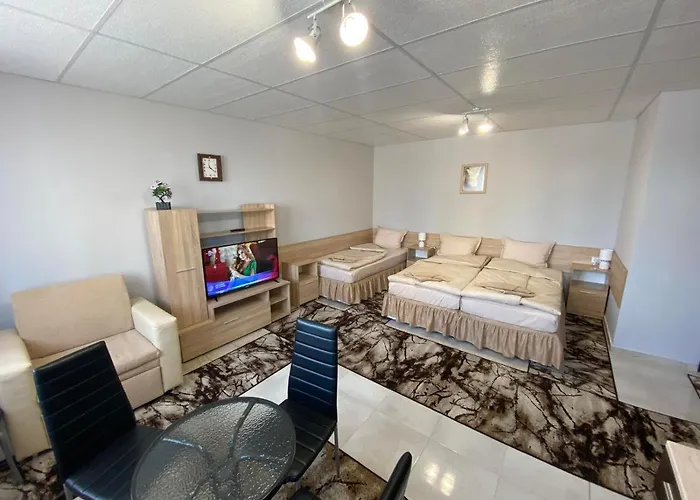 Emiza アパート サモコフ